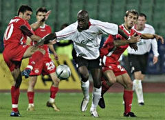 Liverpool,Inter Easily Win in Qualifying