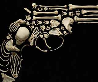 Spine-tingling pics of bones <BR>人骨拼畫令人發(fā)麻(圖)