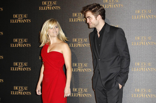 Pattinson and Witherspoon attend premiere of 