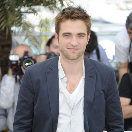 Robert Pattinson wants to meet with Kristen Stewart