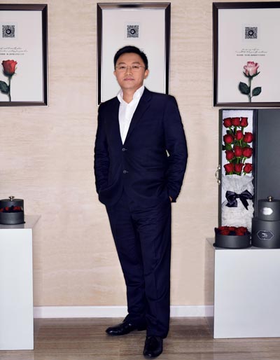 Rose seller demands commitment