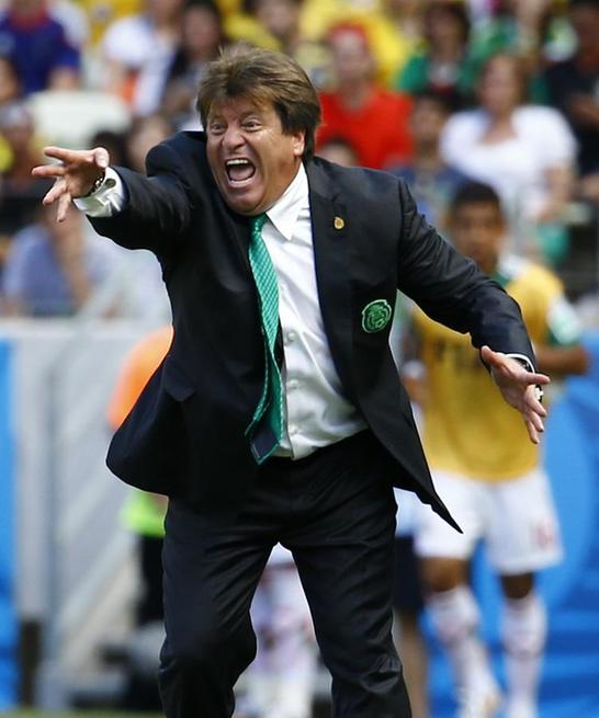 羅本承認(rèn)曾假摔 墨西哥主帥：該罰他下場(chǎng)