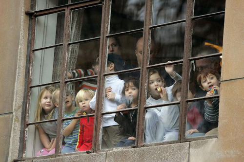 美國感恩節(jié)花車大游行 紐約人看氣球風雨無阻
