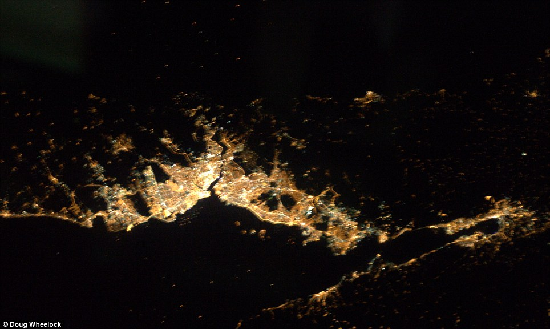 國際空間站發(fā)布地球夜景照 名城燈火賽繁星