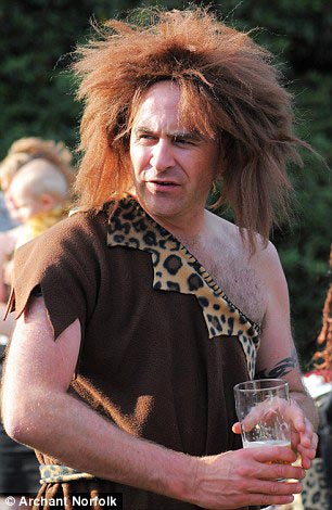 最另類婚禮：英國新人辦“原始人婚禮”