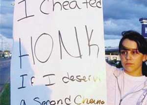 美國(guó)19歲出軌女子舉牌認(rèn)錯(cuò)欲挽回感情