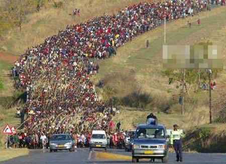 非洲酋長(zhǎng)選妃萬(wàn)人盛況：展示純潔的身體