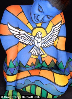 組圖：美國藝術家創(chuàng)作惟妙惟肖人體彩繪