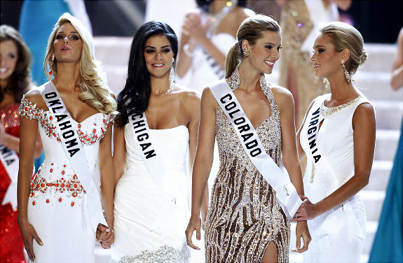 美國(guó)女孩問(wèn)鼎美國(guó)小姐后冠 成阿拉伯裔第一人(組圖)