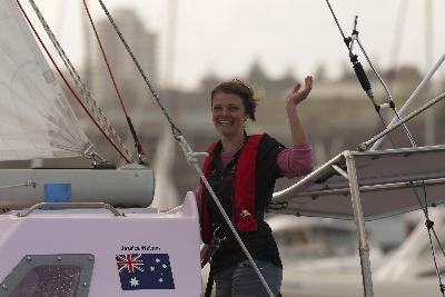 先后創(chuàng)航海記錄 英少年與澳少女或揚(yáng)“愛的風(fēng)帆”