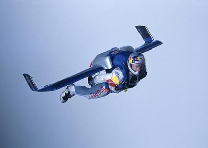 奧地利冒險(xiǎn)家誓成太空跳傘第一人 降落速度超音速