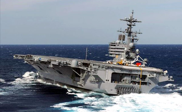 組圖：美軍航母進行性能測試 在海上玩漂移