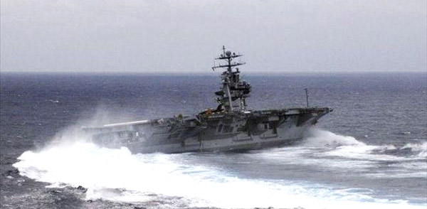 組圖：美軍航母進(jìn)行性能測(cè)試 在海上玩漂移
