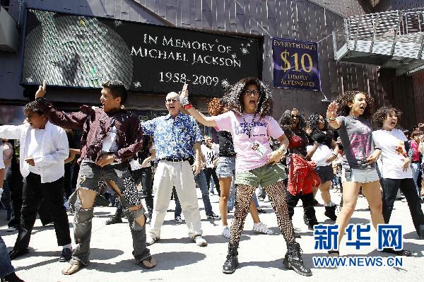 世界各地杰克遜歌迷舉辦各種紀(jì)念活動(dòng)(組圖)