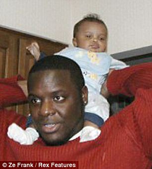 英網(wǎng)站搞父母照片模仿秀 兒女爭(zhēng)“像媽媽、像爸爸”