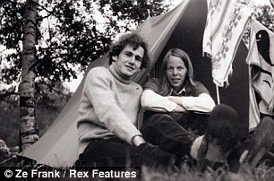 英網(wǎng)站搞父母照片模仿秀 兒女爭“像媽媽、像爸爸”