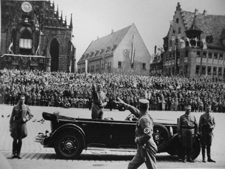 數(shù)百張二戰(zhàn)前希特勒罕見照片曝光