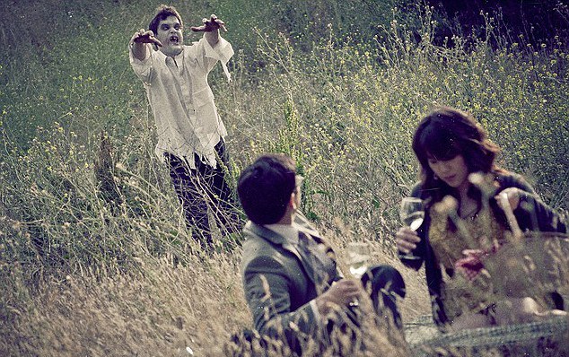 美國一對情侶拍另類“僵尸”訂婚照 一夜爆紅網(wǎng)絡(luò)