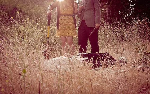 美國一對情侶拍另類“僵尸”訂婚照 一夜爆紅網(wǎng)絡(luò)