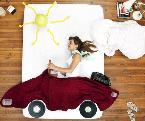 圖:舊襪子衣架齊上陣 德國(guó)攝影師打造美麗夢(mèng)境世界