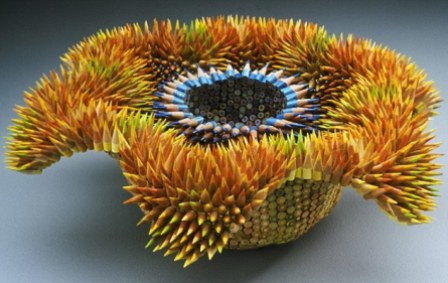 創(chuàng)意無限！美國女雕塑家巧手縫出奇特鉛筆工藝品