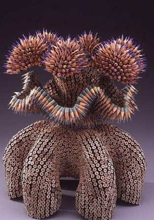 創(chuàng)意無限！美國女雕塑家巧手縫出奇特鉛筆工藝品