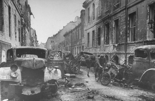 組圖:珍貴黑白老照片披露希特勒自殺地堡