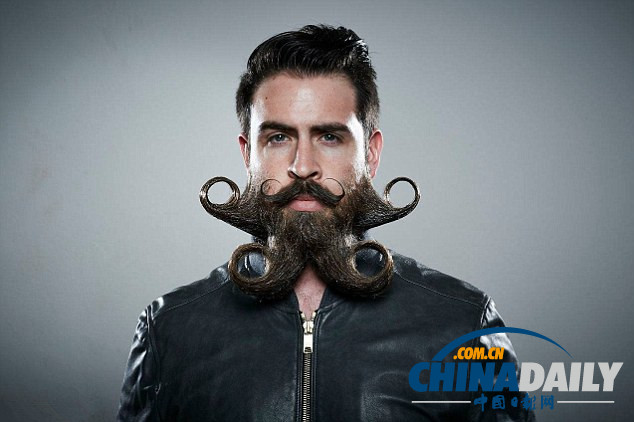 美男子打造創(chuàng)意胡須 奇特造型爆紅網(wǎng)絡(luò)