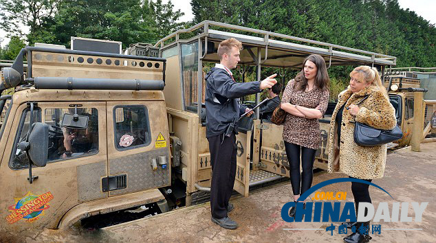 英動(dòng)物園禁游客穿豹紋防動(dòng)物困惑