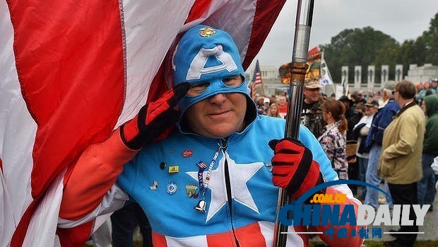 美國(guó)民眾抗議政府關(guān)門(mén) “超人”現(xiàn)身助陣