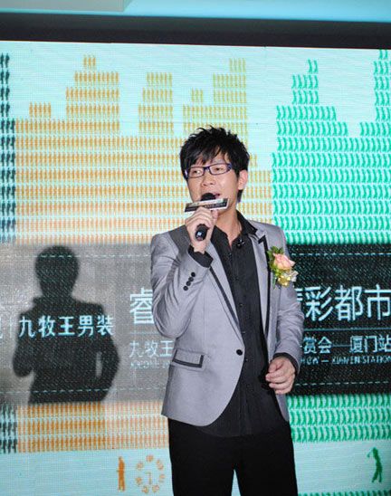 “睿變生活精彩都市”JOEONE春夏新品鑒賞會(huì)盛裝演繹