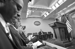 評(píng)級(jí)巨頭齊倒戈 美減稅“紅包”遭遇降級(jí)尷尬