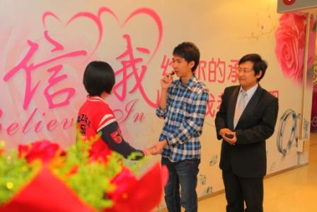 每克拉美鉆石商場五一開通“愛情巴士”