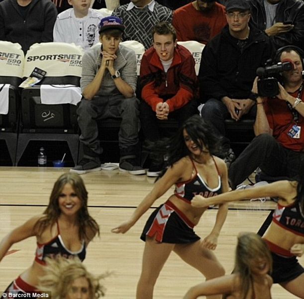 都怪美女太性感！盤點(diǎn)體壇“目不轉(zhuǎn)睛”的偷窺