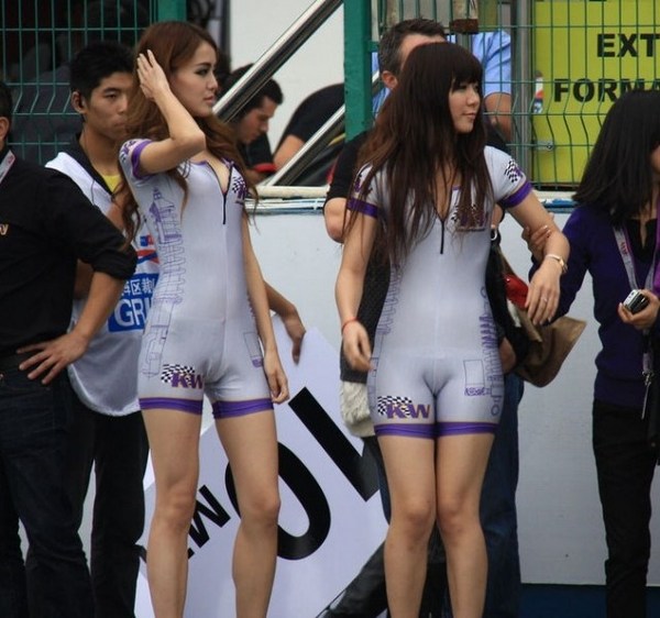 一流風(fēng)景線 性感惹火的賽車女郎【組圖】