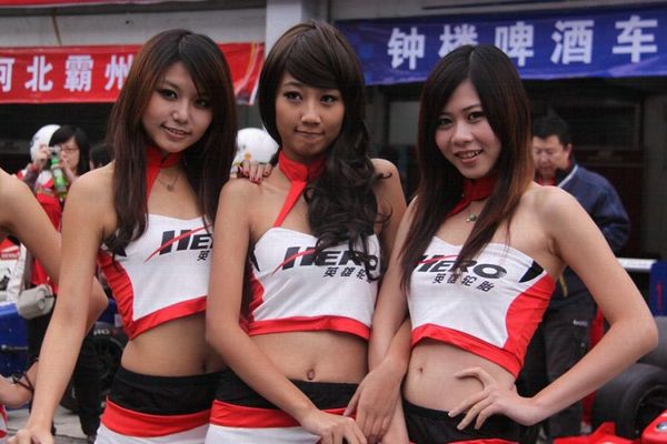 一流風(fēng)景線 性感惹火的賽車女郎【組圖】