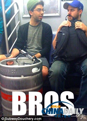 組圖：美網(wǎng)站曝光地鐵乘客各種不雅照