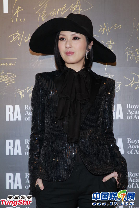 芭莎紅毯眾女星爭(zhēng)艷 整容失敗女星搶鏡 魯豫激瘦