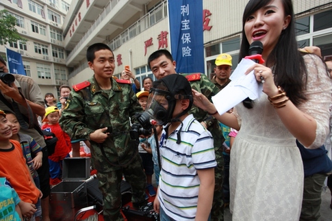 “六一”安全課堂：孩子，登云梯、接水帶、滅火盆你都會么？ ——利寶保險在渝開展家庭安全體驗活動