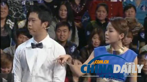 央視主播朱迅錄制節(jié)目疑沒穿內(nèi)衣 激凸明顯