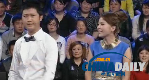 央視主播朱迅錄制節(jié)目疑沒穿內(nèi)衣 激凸明顯