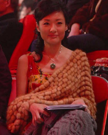 嫁豪門的央視女主播大pk 張蕾青春靚麗