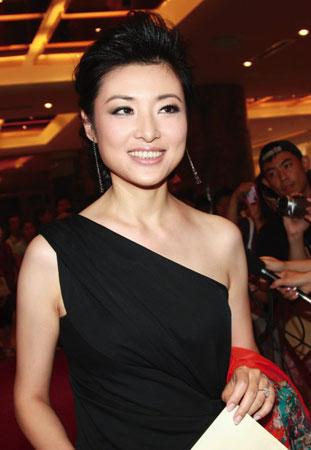 嫁豪門的央視女主播大pk 張蕾青春靚麗