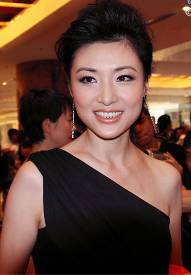 嫁豪門的央視女主播大pk 張蕾青春靚麗