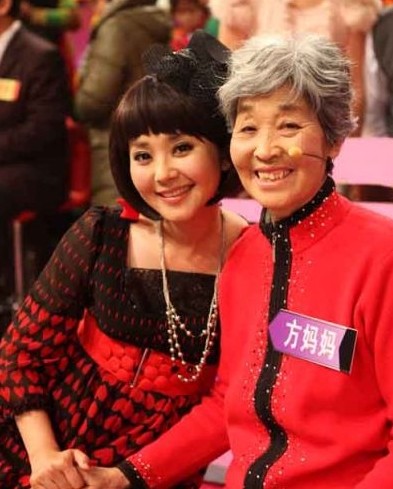 嫁豪門的央視女主播大pk 張蕾青春靚麗