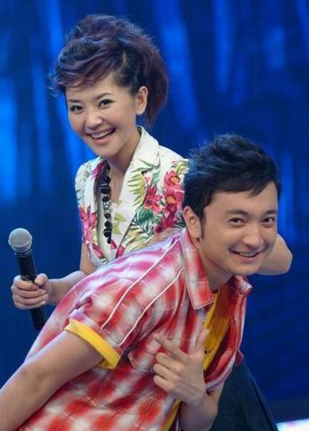 嫁豪門的央視女主播大pk 張蕾青春靚麗