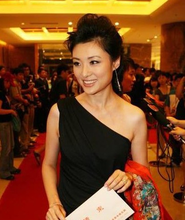 嫁豪門的央視女主播大pk 張蕾青春靚麗