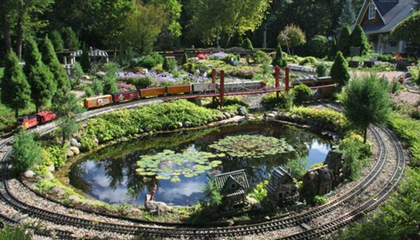 組圖：美一女子開放巨型火車模型莊園