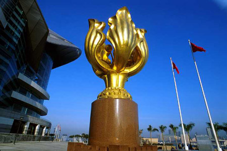 內(nèi)地土豪扎堆赴港買保險