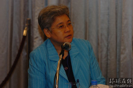 獨(dú)家專訪:唐聞生印象——她在叢中笑